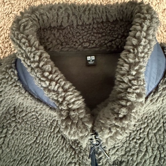 Uniqlo Sherpa Fleece Jacket - Picture 2 of 3